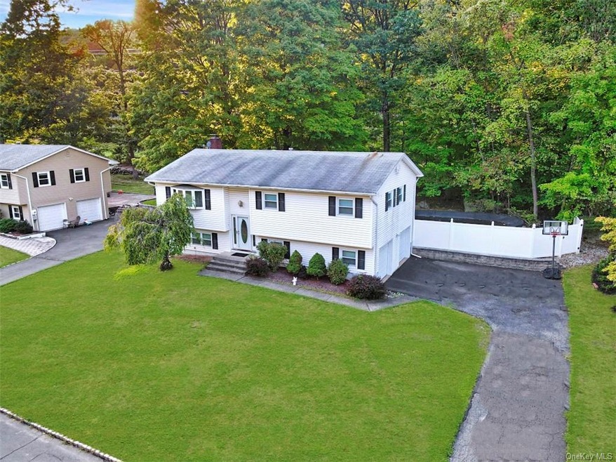 27 Palisades Ct, Pomona, NY 10970 - photo 1