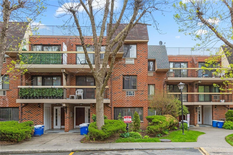 71-39 Sutton Place unit FL 3, Fresh Meadows, NY 11365 - photo 1