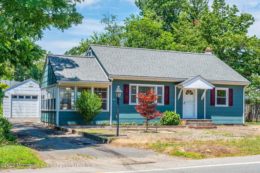 1749 Lakeside Dr S.