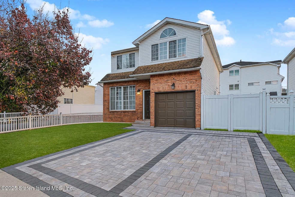 122 Clay Pit Rd, Staten Island, NY 10309 - photo 1