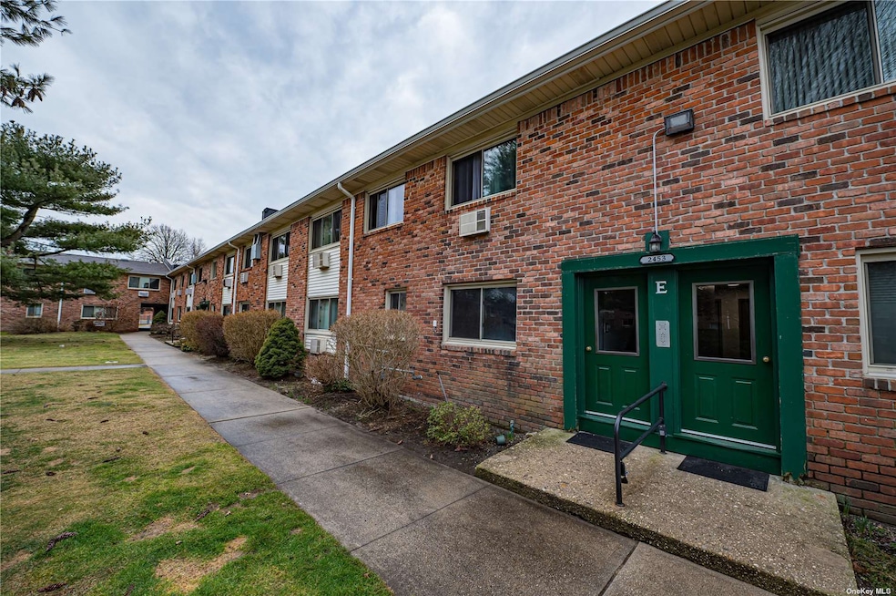 2453 Union Blvd unit 6A, Islip, NY 11751 - photo 1