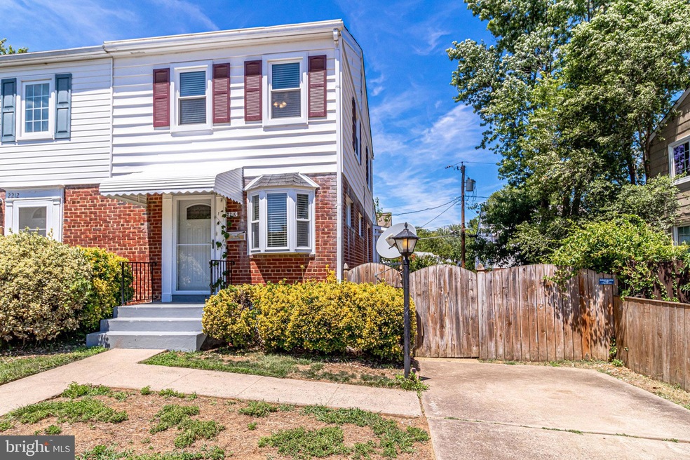 2210 Rollins Dr, Alexandria, VA 22307 - photo 1