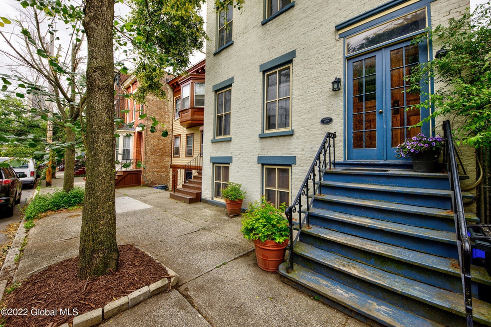 380 Hamilton St, Albany, NY 12210 - photo 1