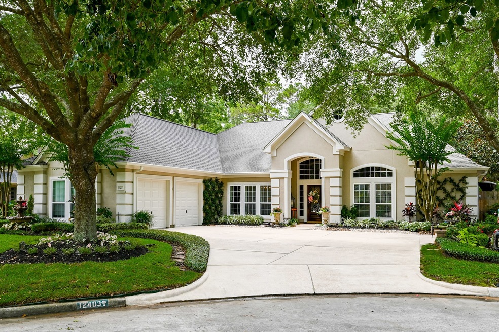 This unique stucco home is sure to win you over! The 2720 SF one story home has steel beams and framing. Recently painted and sealed stucco and a recently replaced roof.