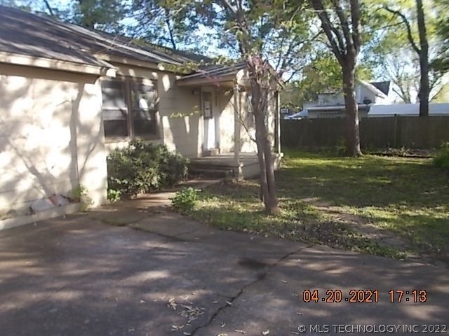 910 N Chickasaw Ave, Claremore, OK 74017 - photo 1