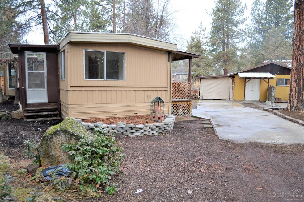 60943 Flint Ln, Bend, OR 97702 - photo 1