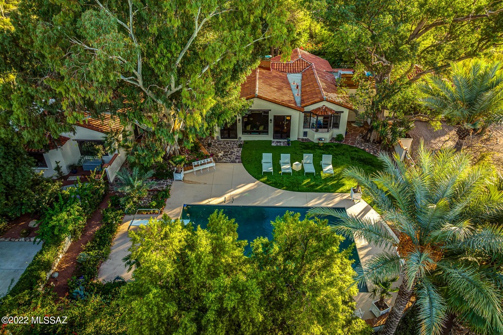 5210 N Camino Real