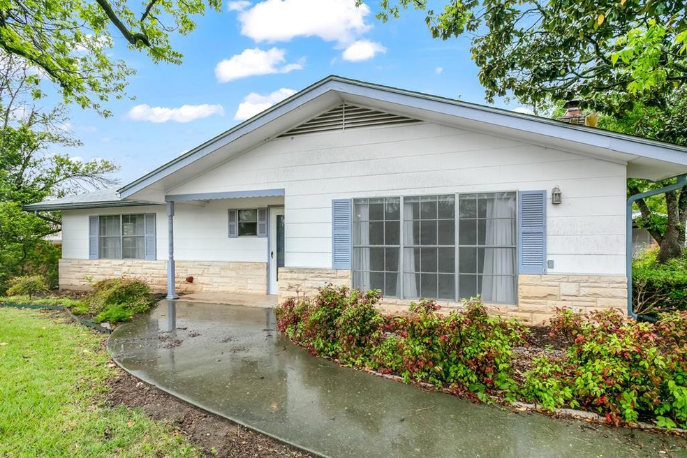 1104 Avenue A, Fredericksburg, TX 78624 - photo 1