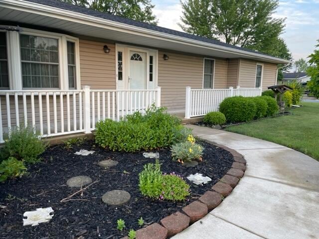 1004 Independence Dr, Wapakoneta, OH 45895 - photo 1