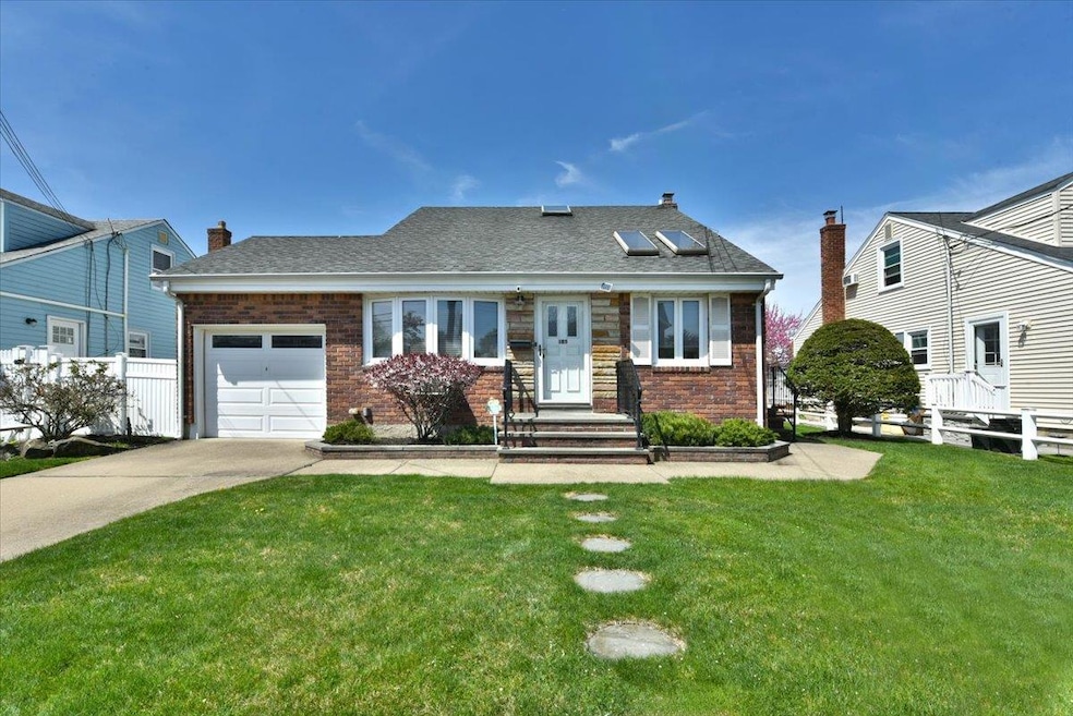 Sold $725,000 • Co-Listing Agent