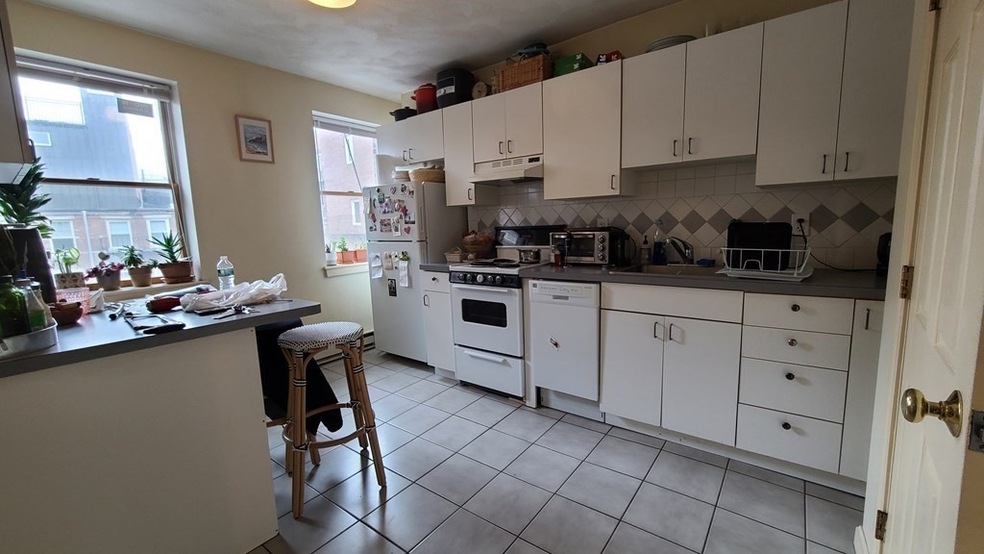 5 Battery St unit 4, Boston, MA 02109 - photo 1