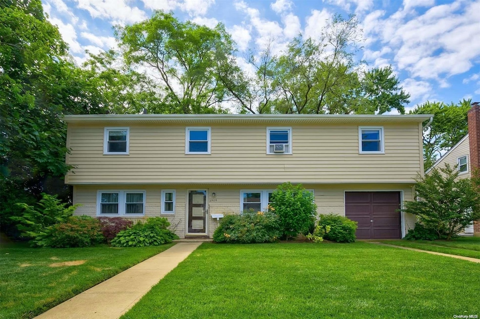 2506 Florin Ct, Bellmore, NY 11710 - photo 1