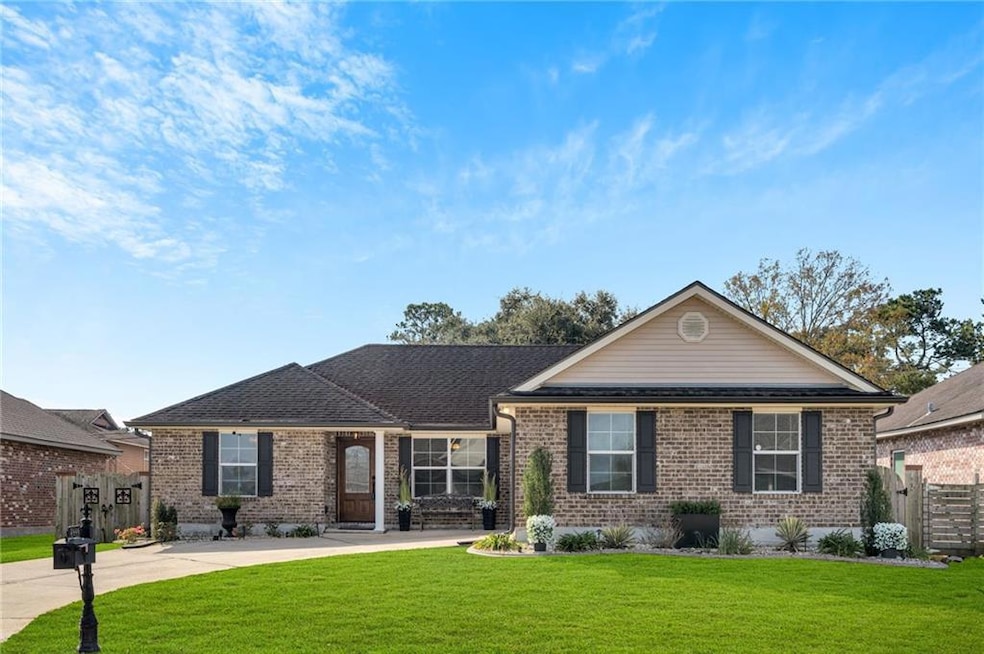 2446 Avenue Mont Martre, Terrytown, LA 70056 - photo 1