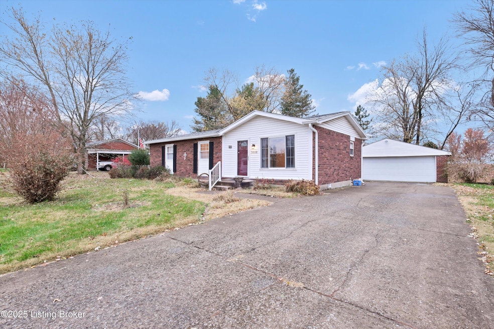 7509 Sherrard Dr, Louisville, KY 40258 - photo 1