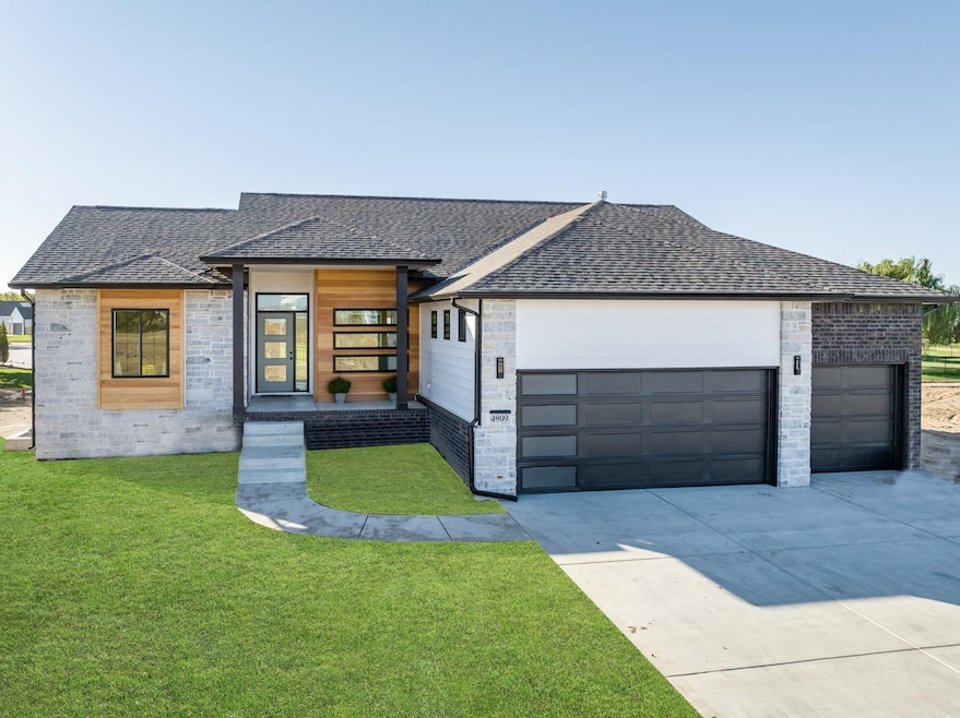 4909 N Emerald Ct, Maize, KS 67101 - photo 1