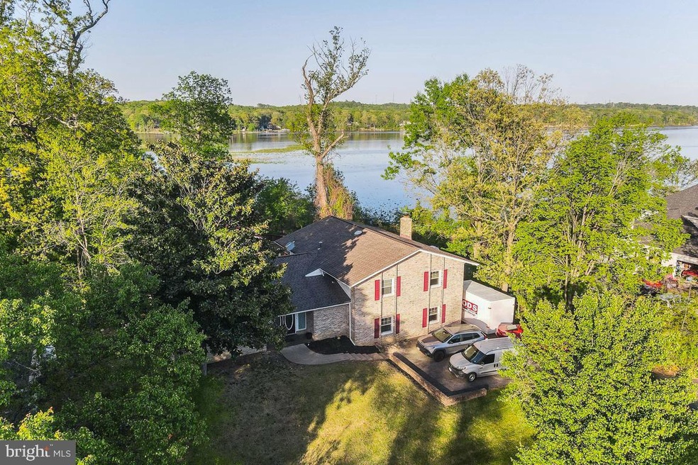 18429 Cabin Rd, Triangle, VA 22172 - photo 1