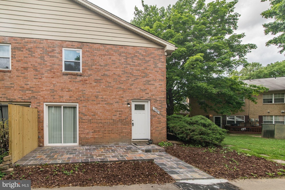 9739 Hagel Cir unit C, Lorton, VA 22079 - photo 1