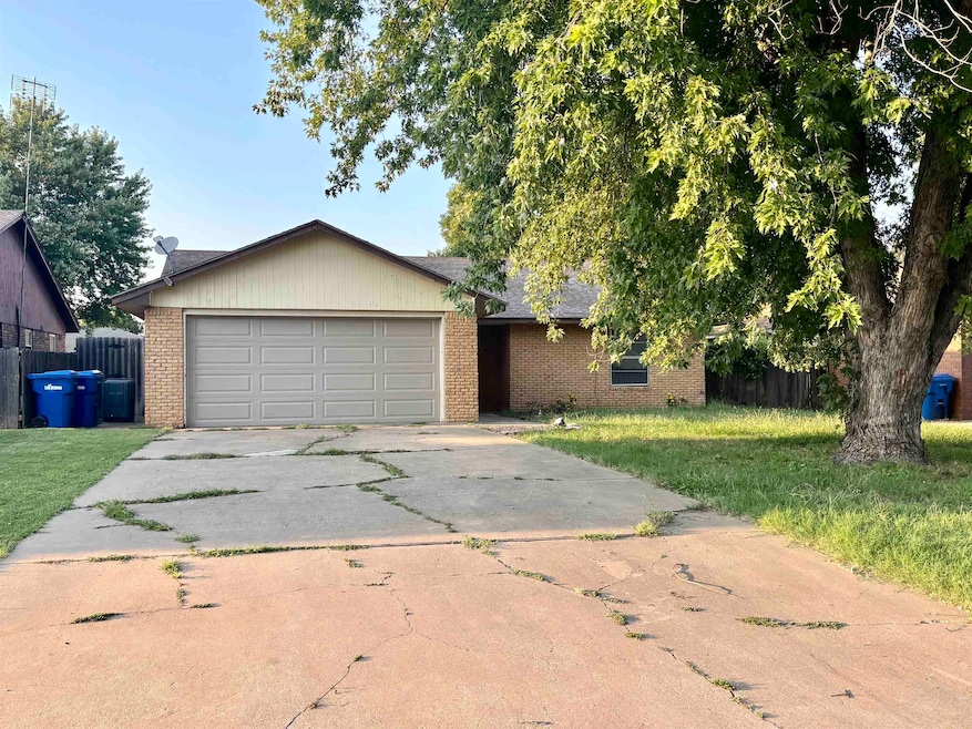 5510 Cedar Ridge Dr, Enid, OK 73703 - photo 1