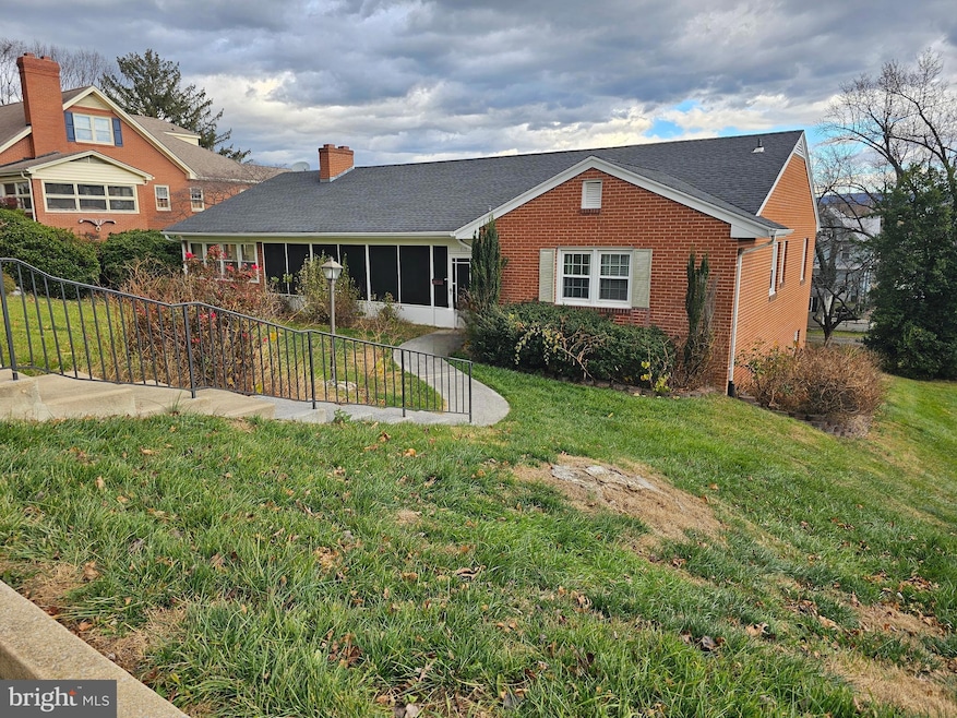 615 Villa Ave unit A, Front Royal, VA 22630 - photo 1