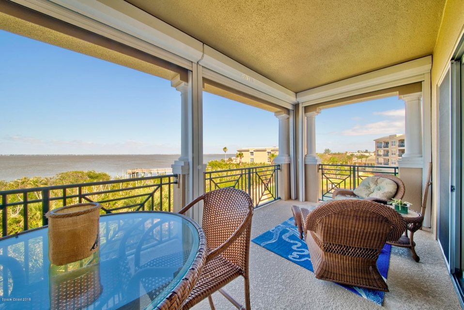 3rd Floor Direct River Condo!