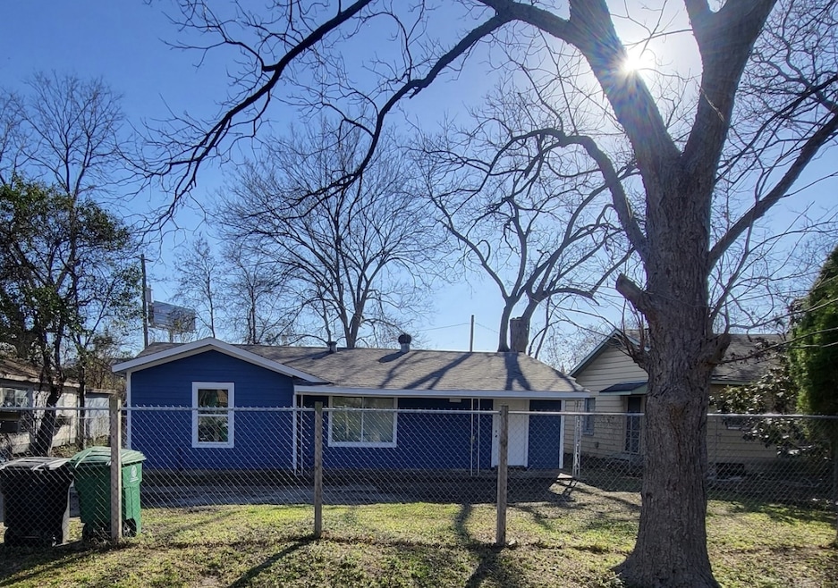 2712 Woodard St, Houston, TX 77026 - photo 1