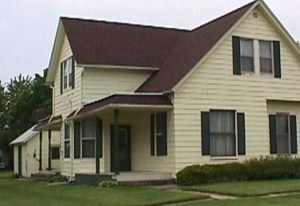 119 N Madison St, Grand View, IA 52752 - photo 1