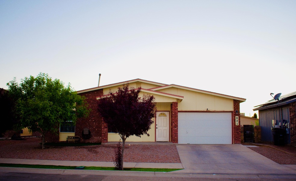 621 Villa Victoria Dr, El Paso, TX 79928 - photo 1