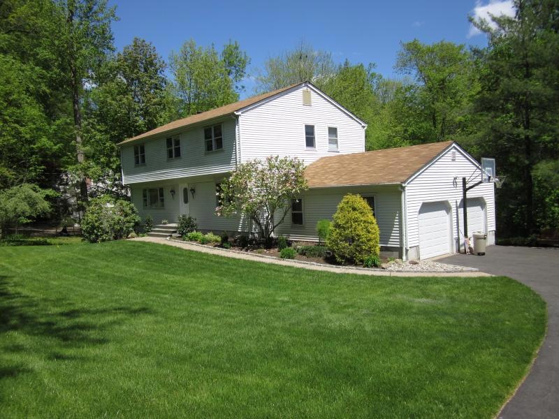 524 W Saddle River Rd, Upper Saddle River, NJ 07458 - photo 1