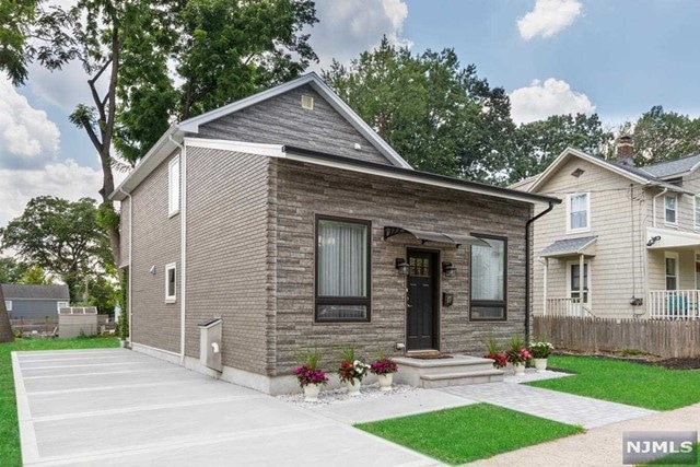 Sold $600,000 • Co-Listing Agent