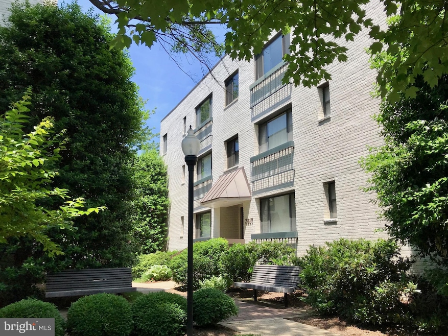 3817 Davis Place NW unit 3, Washington, DC 20007 - photo 1