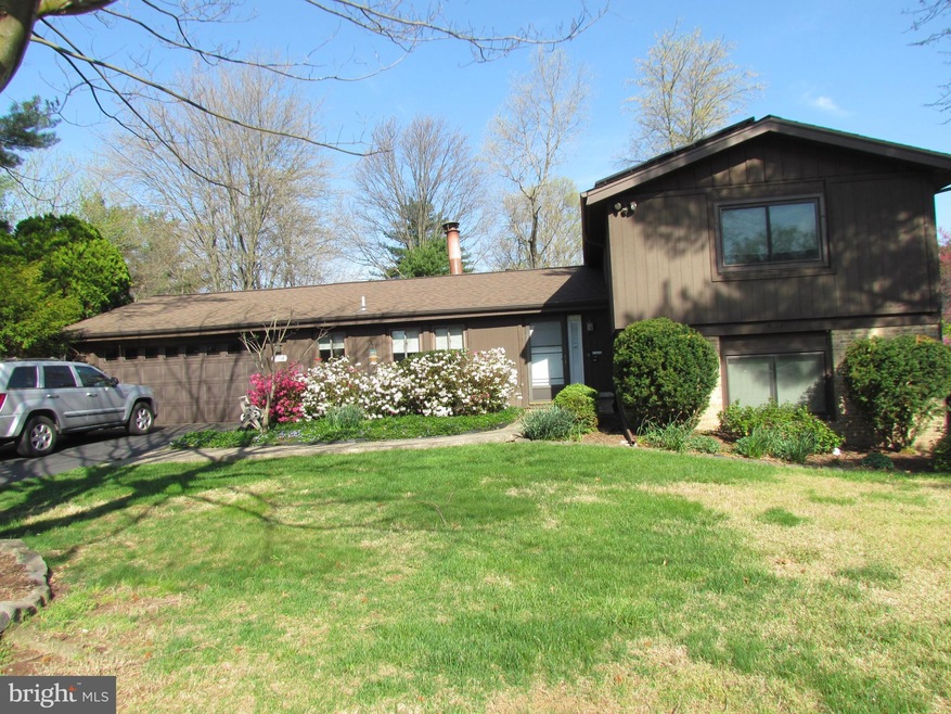 12600 Denmark Dr, Herndon, VA 20171 - photo 1