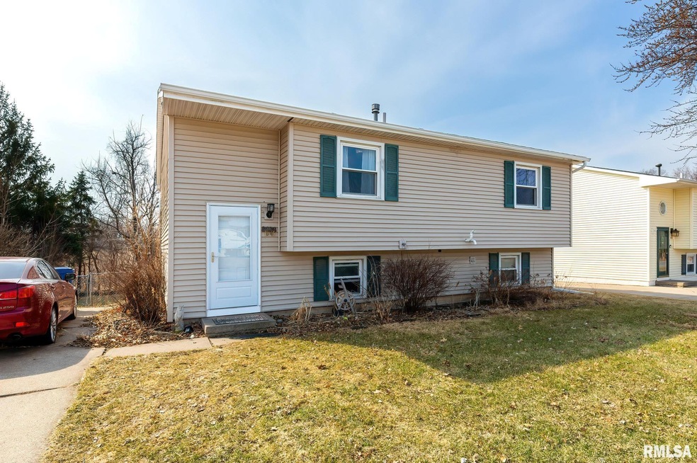 1845 W 58th St, Davenport, IA 52806 - photo 1