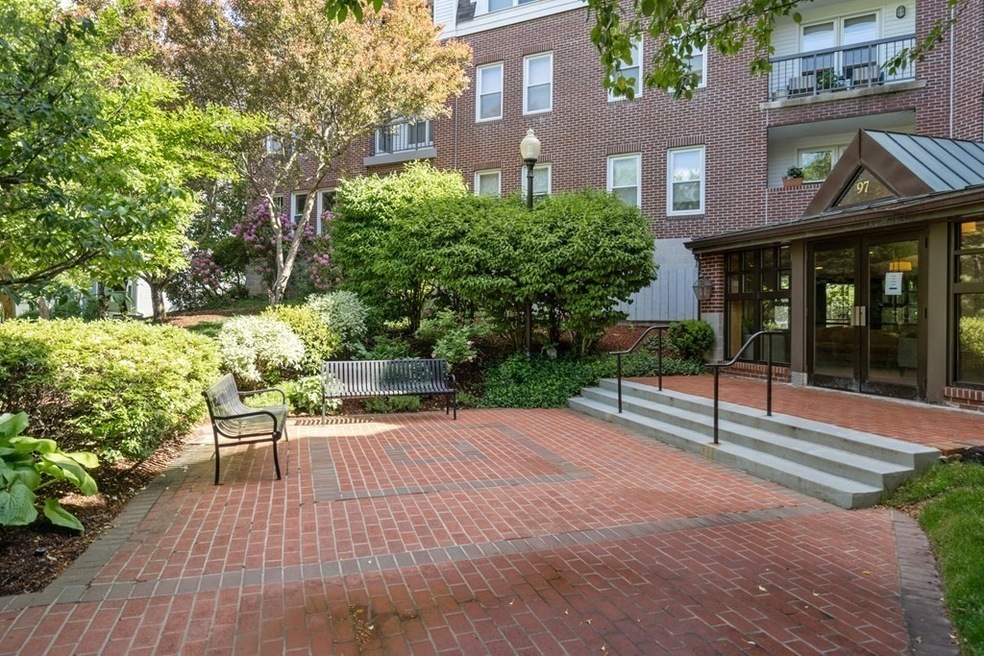 97 Anderer Ln unit 305, West Roxbury, MA 02132 - photo 1