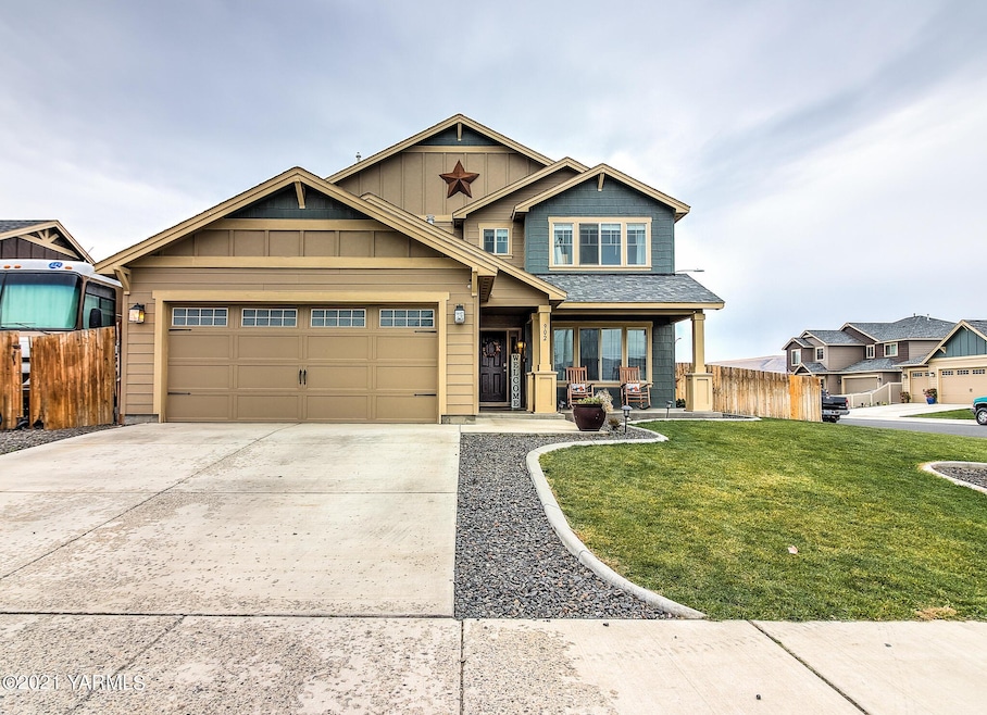 902 Crystal Ave, Moxee, WA 98936 - photo 1