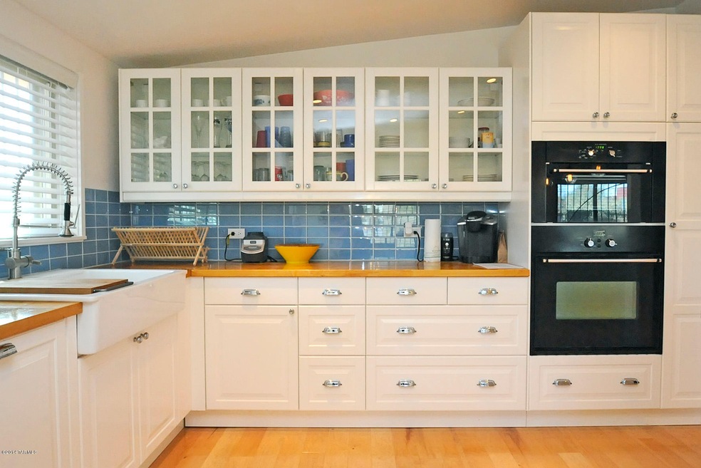 soft, self closing drawers