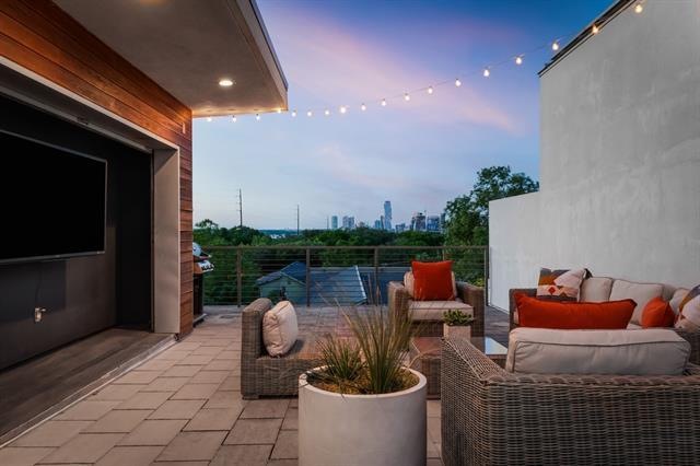Entertain friends and family on your rooftop terra