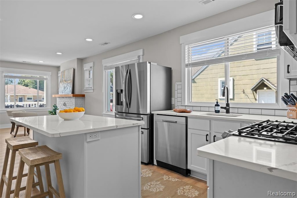 333 E La Salle Ave, Royal Oak, MI 48073 - photo 1