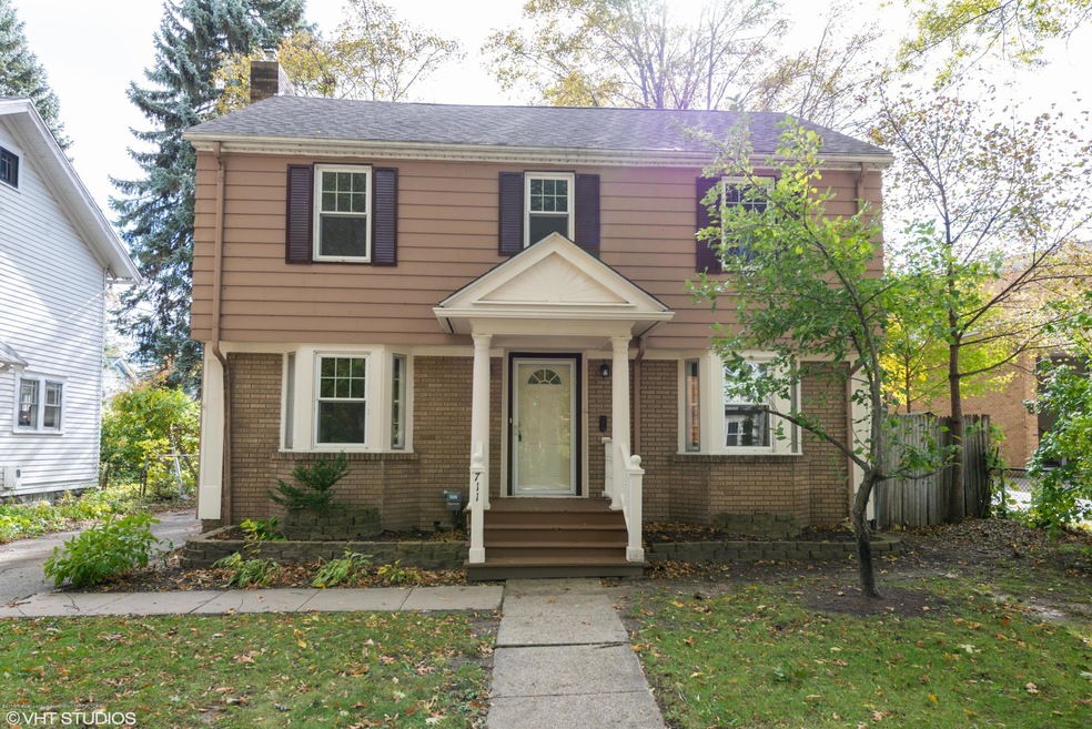 711 Sparrow Ave, Lansing, MI 48910 - photo 1