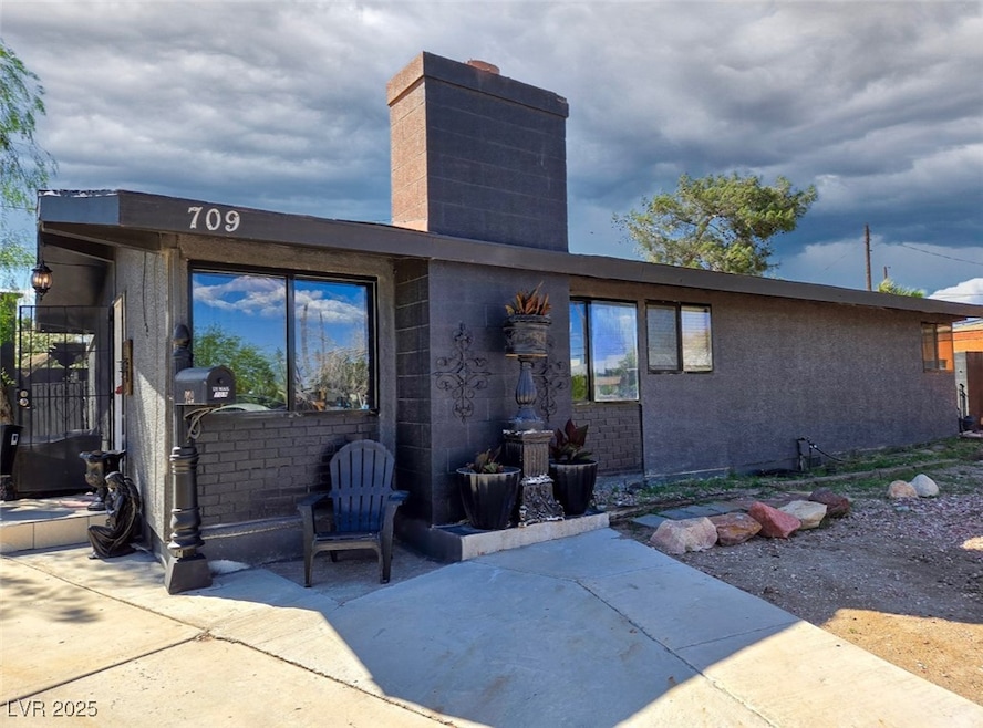 709 Evergreen Cir, Las Vegas, NV 89107 - photo 1