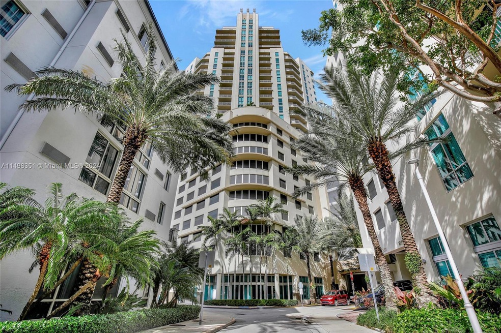 The Metropolis I & II are the perfect example of luxury living.  This grand entrance says it all.