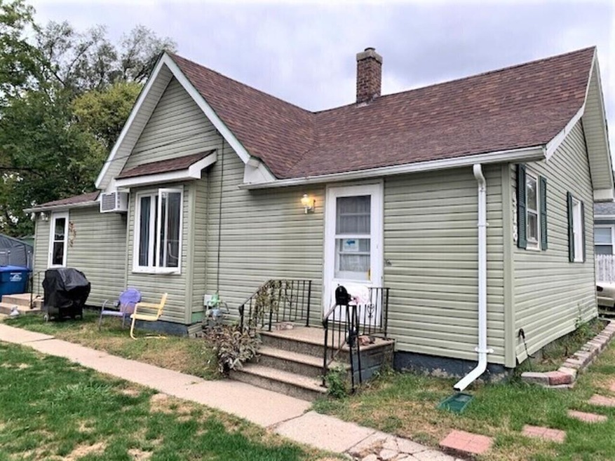 918 E 22nd Ct, Des Moines, IA 50317 - photo 1