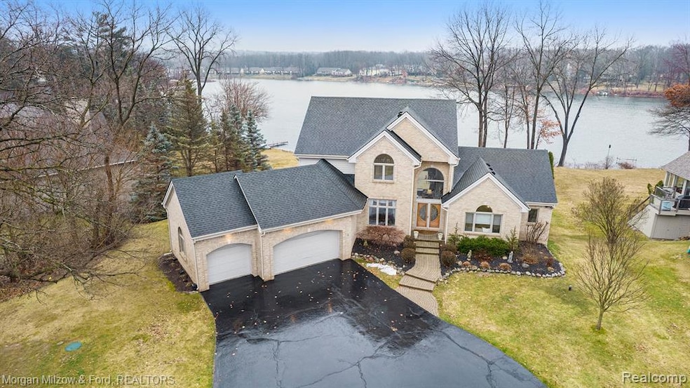 Striking elevated elevation!