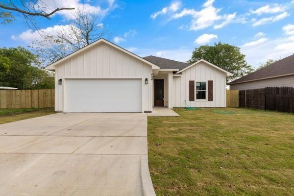 404 Erie St, Cleburne, TX 76031 - photo 1