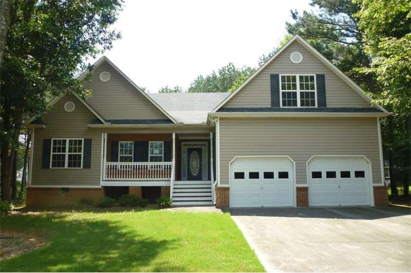 BEAUTIFUL RANCH, LOW MAINTENANCE VINYL SIDING. LAR