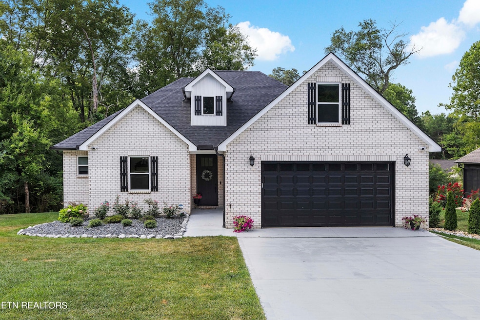 111 Chatuga Dr, Loudon, TN 37774 - photo 1