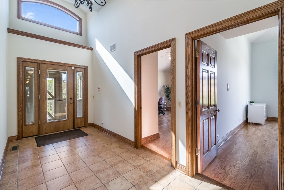 204 E Elm St, Wheaton, IL 60189 - photo 1