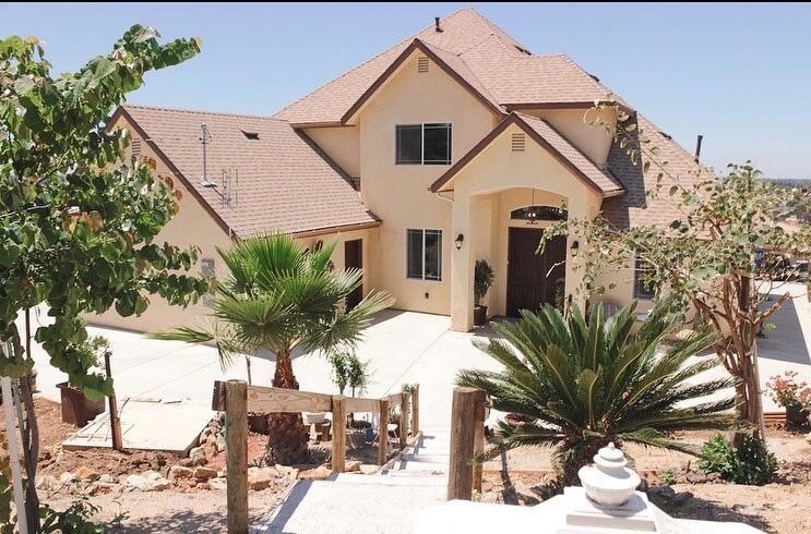 pic of front of house