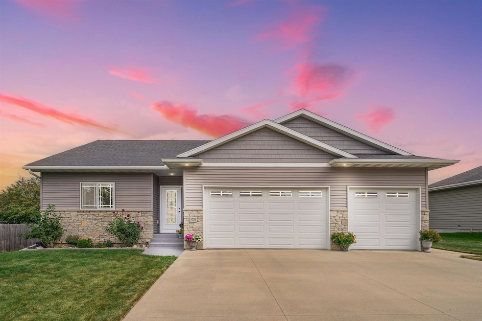 4755 Winghaven Dr, Waterloo, IA 50701 - photo 1