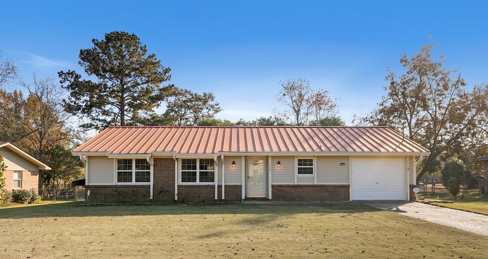 2210 Glen Haven Dr, Dothan, AL 36301 - photo 1