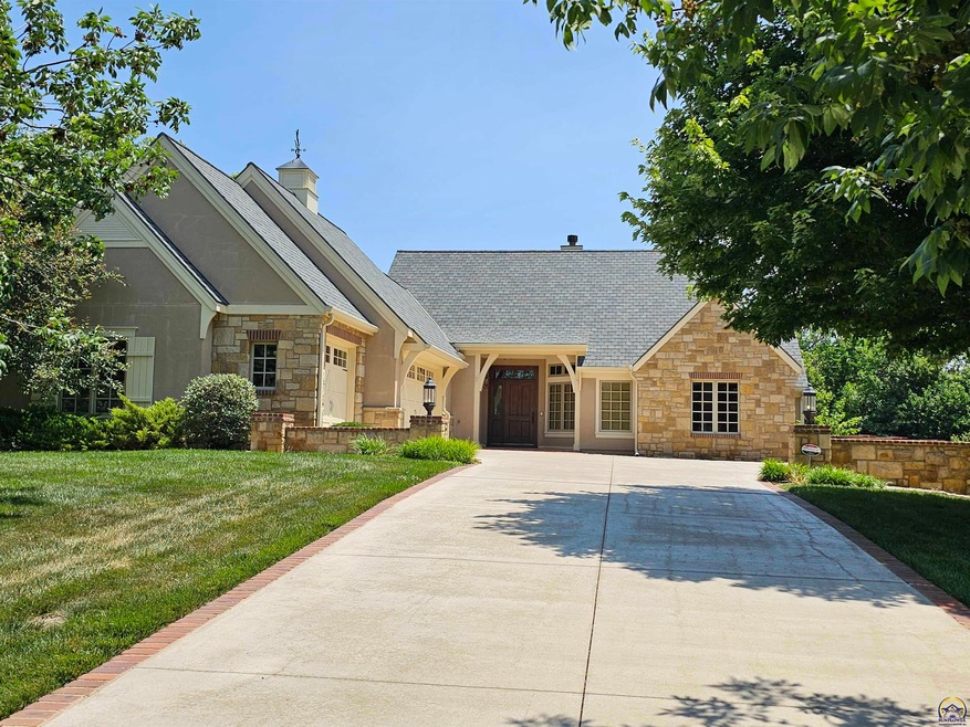 1030 SW Exmoor Ln, Topeka, KS 66604 - photo 1